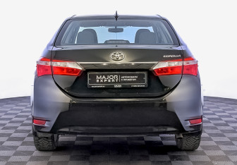 Подержанный автомобиль Toyota Corolla Sedan 2017 года (6 фото)