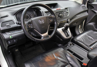 Подержанный автомобиль Honda CR-V 2013 года (16 фото)