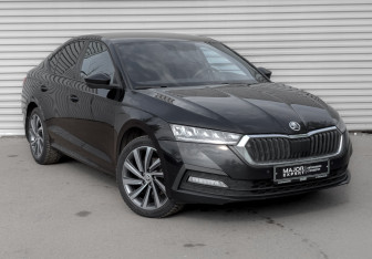 Подержанный автомобиль Skoda Octavia Liftback 2022 года (3 фото)