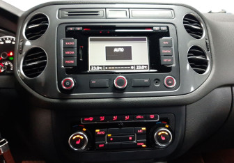 Подержанный автомобиль Volkswagen Tiguan 2015 года (19 фото)