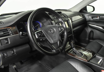 Подержанный автомобиль Toyota Camry Sedan 2017 года (11 фото)