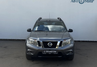 Подержанный автомобиль Nissan Terrano 2014 года (2 фото)