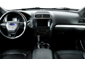 Подержанный автомобиль Ford Explorer 2017 года (9 фото)