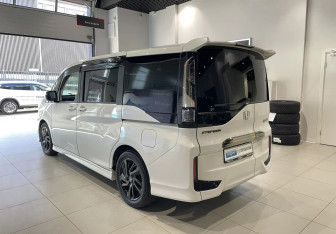 Подержанный автомобиль Honda Stepwgn 2019 года (6 фото)