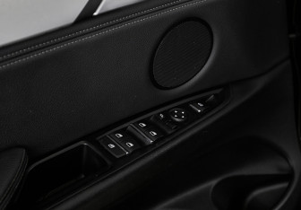 Подержанный автомобиль BMW X5 2017 года (8 фото)