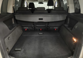 Подержанный автомобиль Volkswagen Touran 2013 года (9 фото)