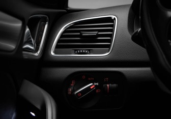 Подержанный автомобиль Audi Q3 2012 года (13 фото)