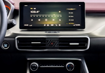 Подержанный автомобиль Geely Coolray 2023 года (15 фото)