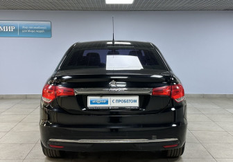 Подержанный автомобиль Citroen C4 Sedan 2013 года (6 фото)