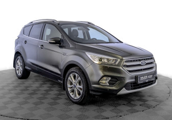 Подержанный автомобиль Ford Kuga 2018 года (3 фото)