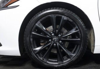 Подержанный автомобиль Lexus ES 2018 года (21 фото)