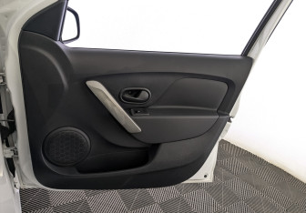 Подержанный автомобиль Renault Sandero 2020 года (25 фото)