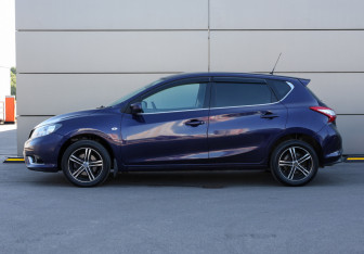 Подержанный автомобиль Nissan Tiida Hatchback 2015 года (8 фото)