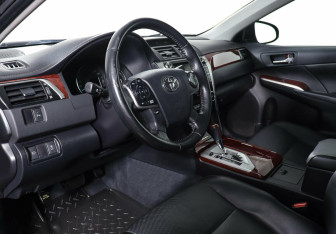 Подержанный автомобиль Toyota Camry Sedan 2014 года (10 фото)