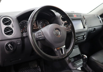 Подержанный автомобиль Volkswagen Tiguan 2011 года (11 фото)
