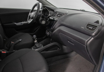 Подержанный автомобиль Kia Rio Hatchback 2013 года (9 фото)