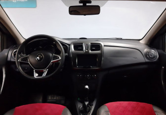 Подержанный автомобиль Renault Sandero 2020 года (10 фото)