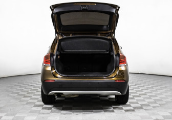 Подержанный автомобиль BMW X1 2011 года (17 фото)