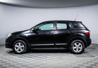Подержанный автомобиль Nissan Qashqai 2010 года (8 фото)