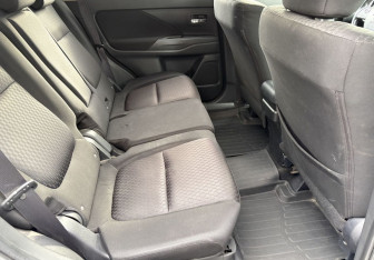 Подержанный автомобиль Mitsubishi Outlander 2013 года (11 фото)