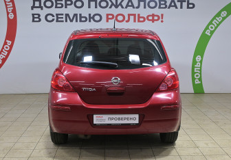 Подержанный автомобиль Nissan Tiida Hatchback 2010 года (5 фото)