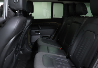 Подержанный автомобиль Land Rover Defender Suv 2020 года (10 фото)