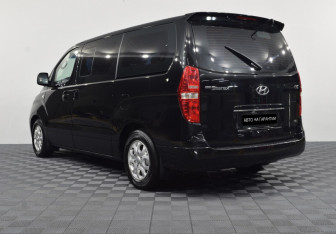 Подержанный автомобиль Hyundai Grand Starex 2010 года (4 фото)