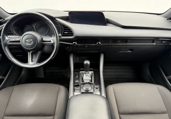 Подержанный автомобиль Mazda 3 Hatchback 2019 года (12 фото)