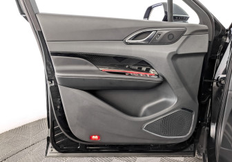 Подержанный автомобиль Hongqi HS3 2024 года (19 фото)