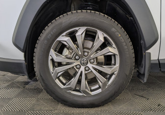 Подержанный автомобиль Toyota RAV4 2024 года (12 фото)