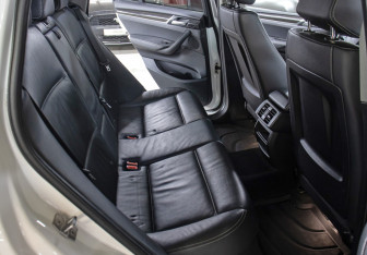 Подержанный автомобиль BMW X3 2015 года (12 фото)