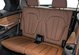 Подержанный автомобиль BMW X7 2023 года (28 фото)