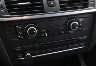 Подержанный автомобиль BMW X3 2014 года (16 фото)