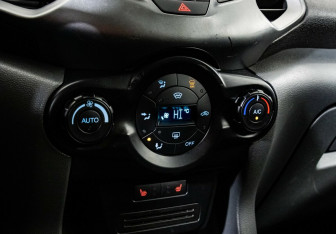 Подержанный автомобиль Ford EcoSport 2015 года (11 фото)