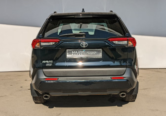 Подержанный автомобиль Toyota RAV4 2022 года (14 фото)
