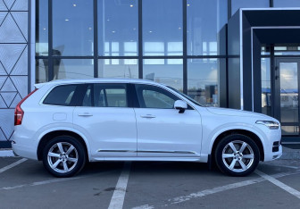 Подержанный автомобиль Volvo XC90 2017 года (4 фото)