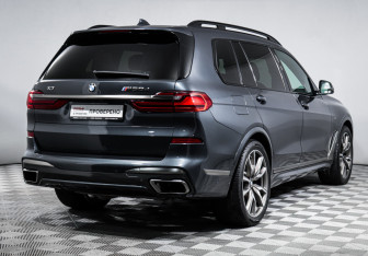 Подержанный автомобиль BMW X7 2021 года (5 фото)