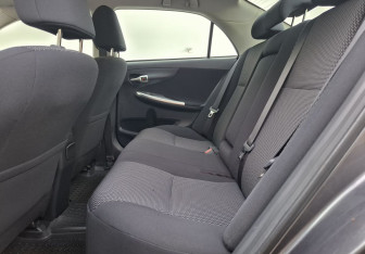 Подержанный автомобиль Toyota Corolla Sedan 2011 года (11 фото)