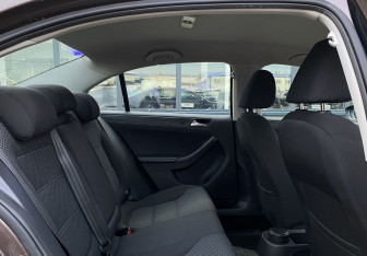 Подержанный автомобиль Volkswagen Jetta Sedan 2014 года (19 фото)