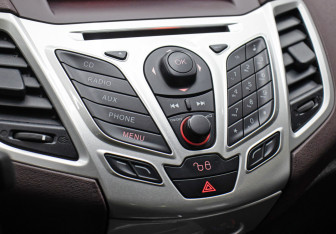 Подержанный автомобиль Ford Fiesta Hatchback 2011 года (18 фото)