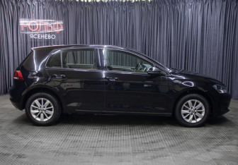 Подержанный автомобиль Volkswagen Golf Hatchback 2016 года (4 фото)