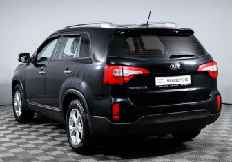 Подержанный автомобиль Kia Sorento 2016 года (7 фото)