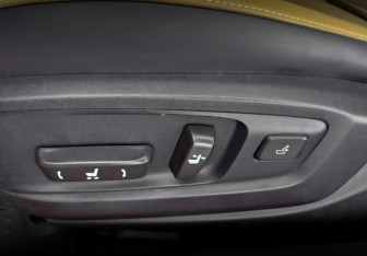 Подержанный автомобиль Lexus ES 2015 года (21 фото)