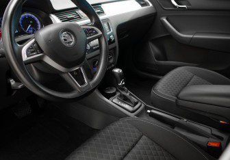 Подержанный автомобиль Skoda Rapid Liftback 2016 года (7 фото)