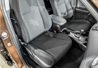 Подержанный автомобиль Toyota RAV4 2016 года (23 фото)