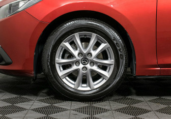 Подержанный автомобиль Mazda 3 Sedan 2015 года (8 фото)