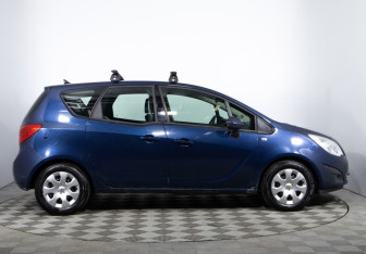 Подержанный автомобиль Opel Meriva 2011 года (4 фото)