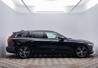 Подержанный автомобиль Volvo V60 2018 года (4 фото)
