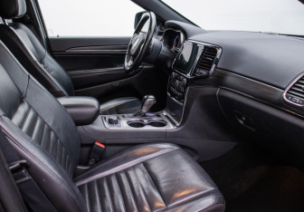 Подержанный автомобиль Jeep Grand Cherokee 2021 года (9 фото)