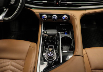 Подержанный автомобиль Changan CS95 2023 года (9 фото)